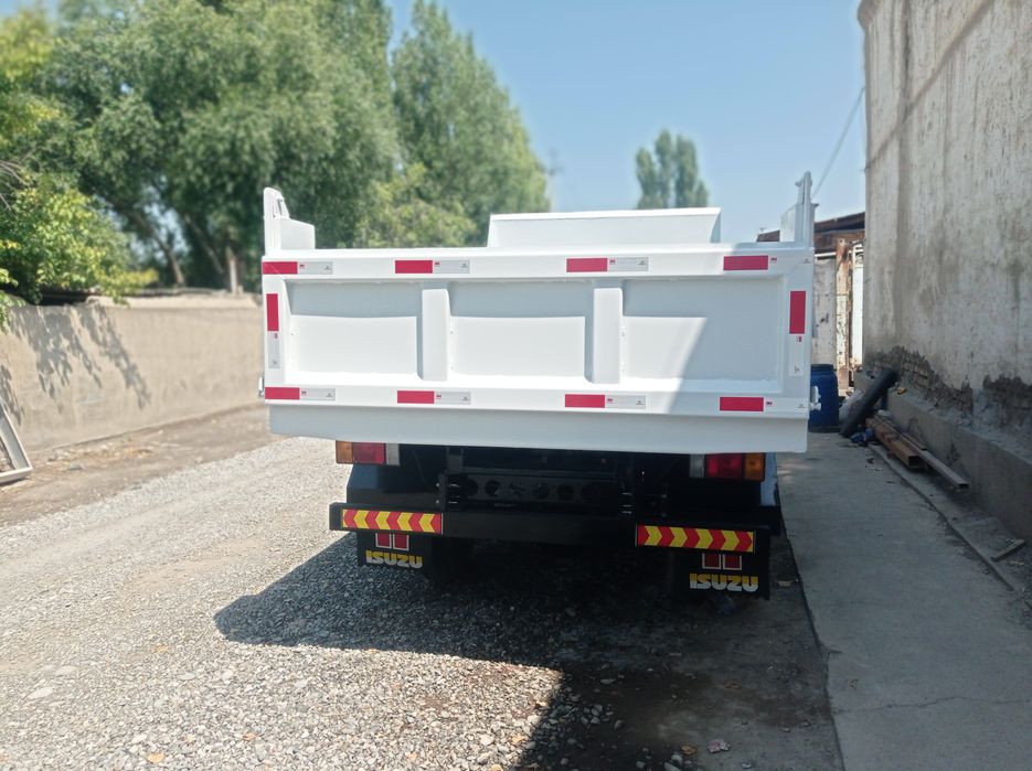 Isuzu samosval 2008