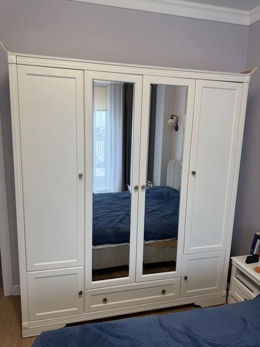 Продам шкаф и 2 тумбы