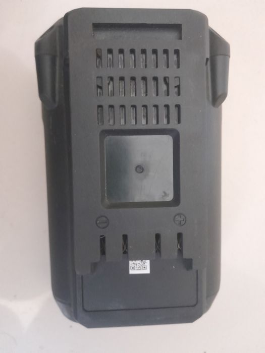 baterie Husqvarma și Garden36v/2,1A,/5A excelentă