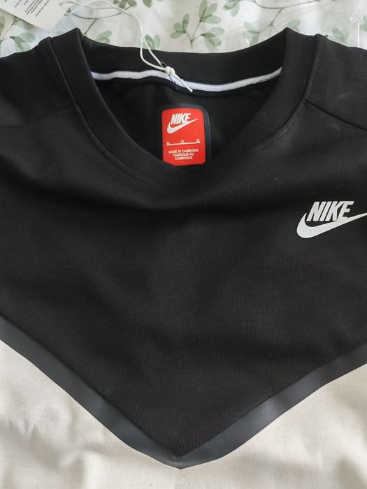 Compleu NIKE fabricat in Cambogia