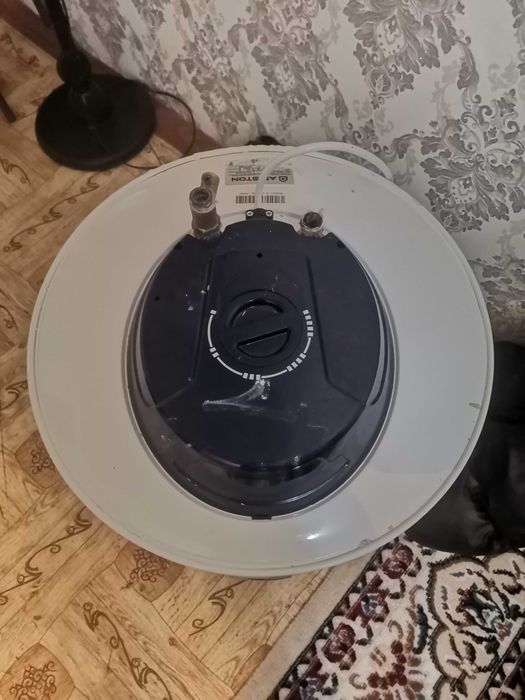 Продам аристон водонагреватель