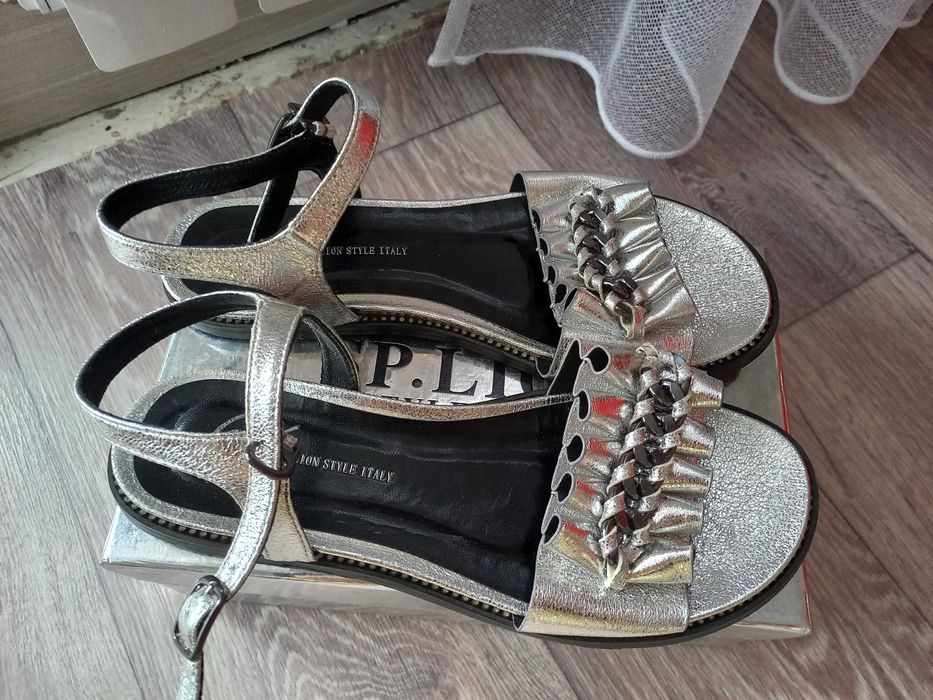 Продам женскую/для девочки обувь