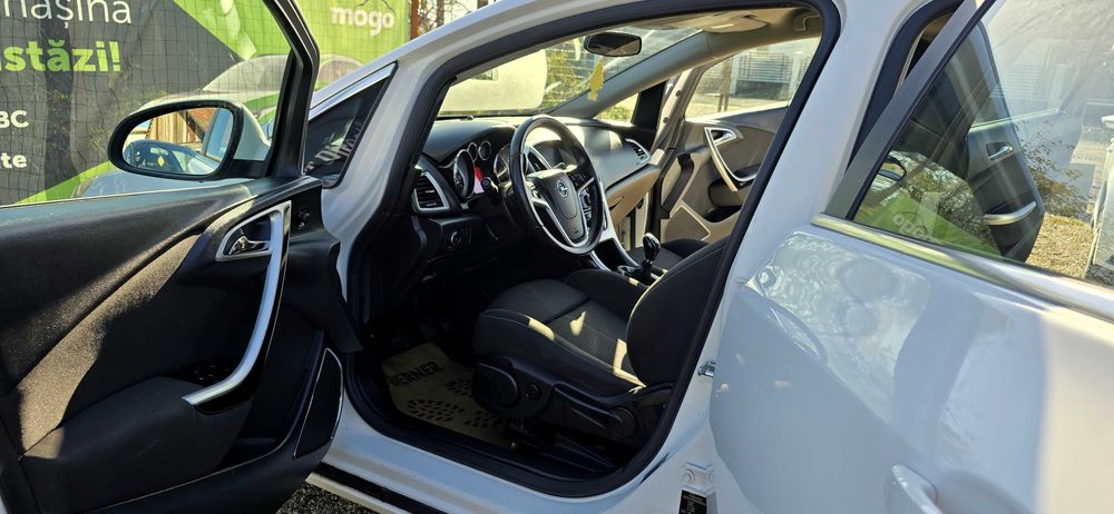 Opel Astra J an 2012 motor 1700 cm3 diesel euro 5 aer conditionat carte service