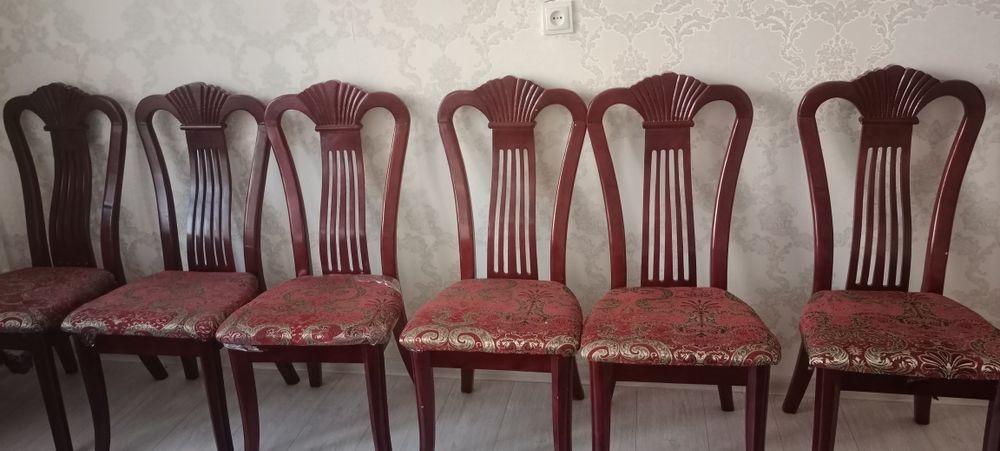 Продам гостиный стол