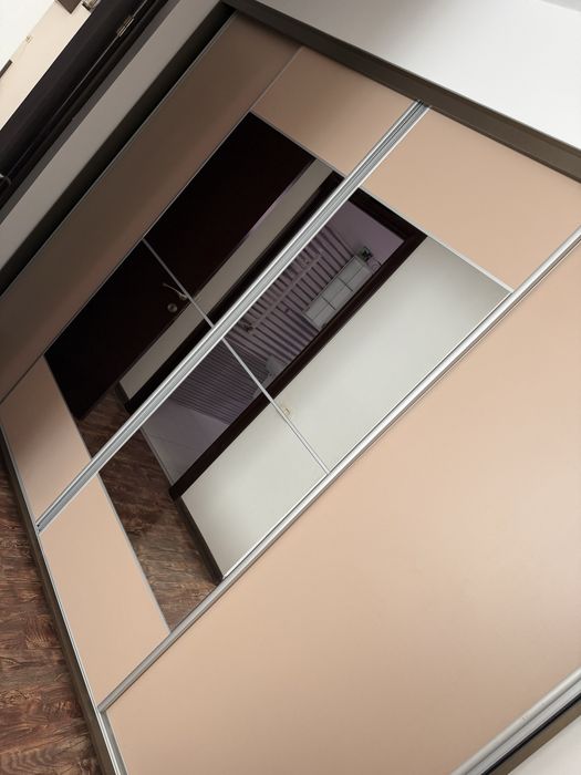 Dulap dressing cu uși glisante și oglindă – 300 × 255 × 60 cm