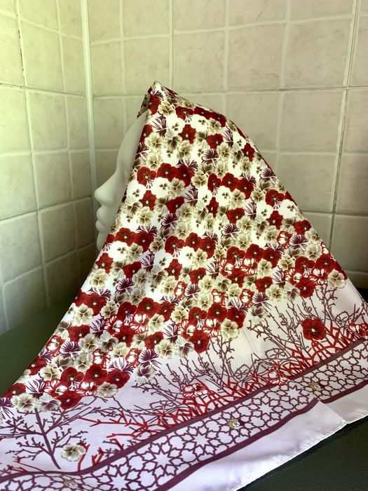 Красивые платки с цветочным принтом