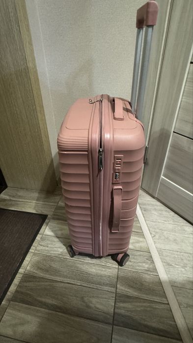 Чемодан размер М
