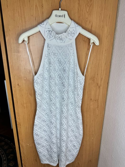 Рокля с камъчета Guess
