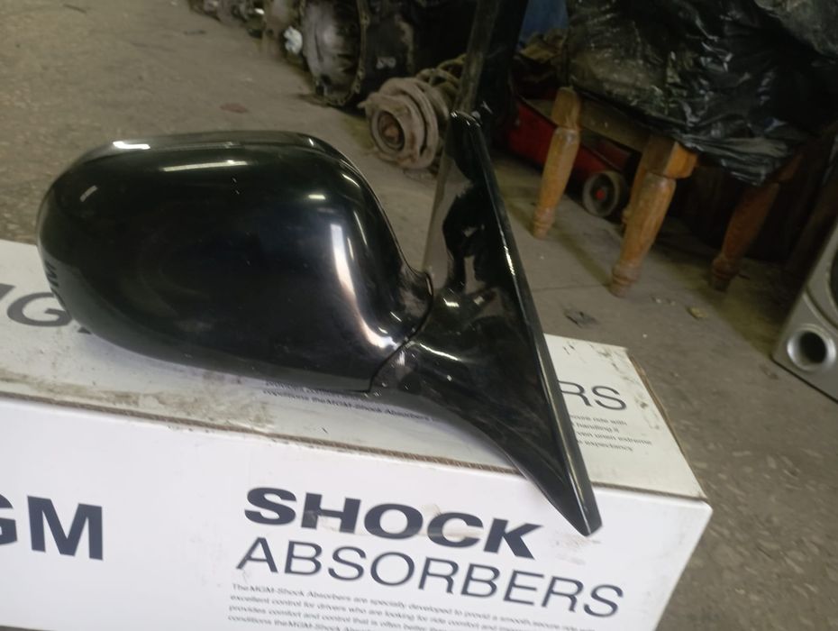 Зеркало правое мазда кронос