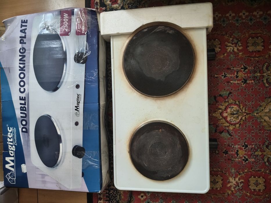 Vând plita electrica cu doua ochiuri stare f buna de funcționare,in cazuri urgente când nu sunt gaze este ideala,prepara rapid mâncarea.
