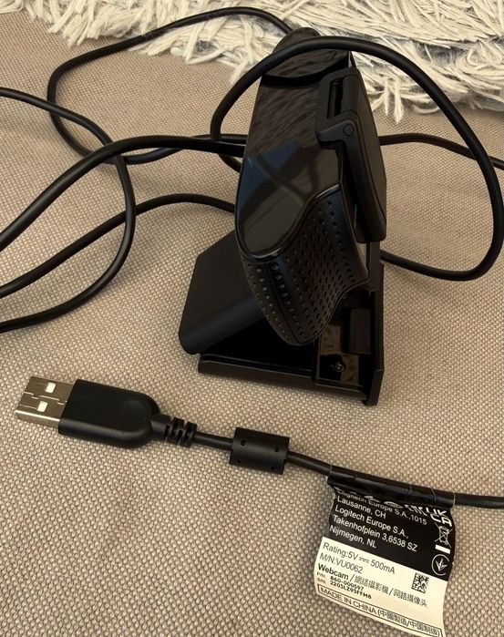 Продавам уеб камера Logitech C920s HD PRO