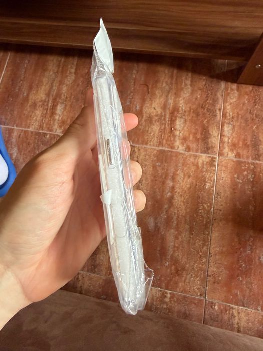 Два кейса за  Apple 17 pro + протектори