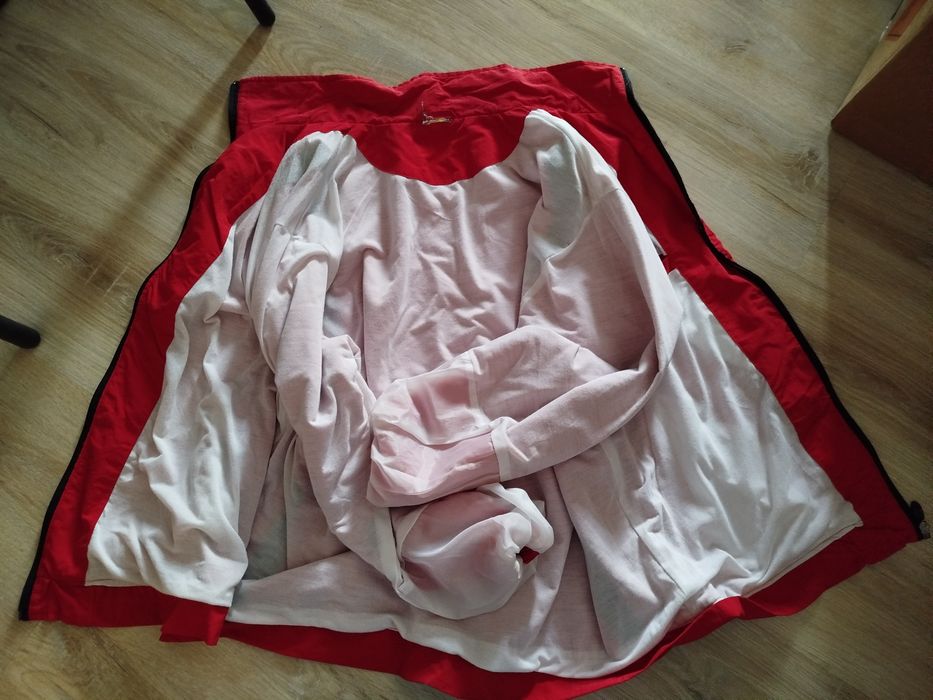 Продавам дрехи. ..