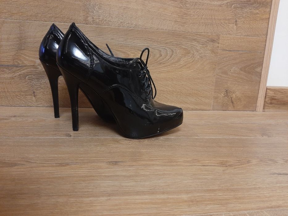 Обувки на ток и боти 37 номер