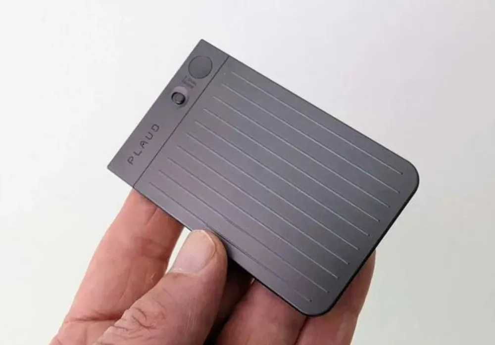 PLAUD NOTE - диктофон с ИИ Chat GPT (57 языков) (черный)