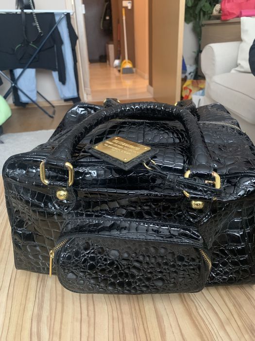 Лачена чанта