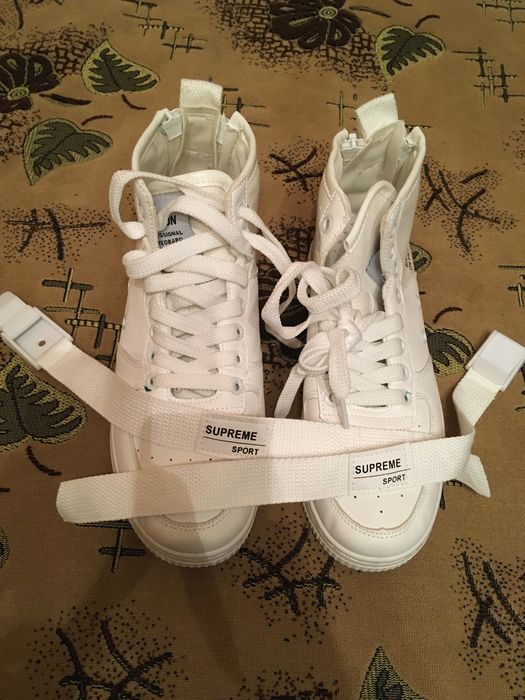 продам кроссовки унисекс 39-40 размер