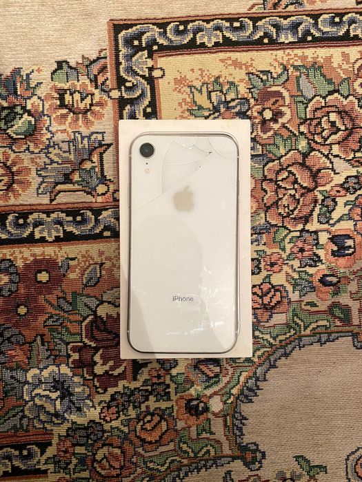 продам iPhone XR