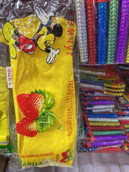 Перчаток малина и перчатки с мехом