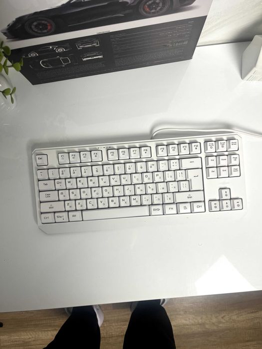 Геймърска Клавиатура Urage - Бяла Геймърска Клавиатура с RBG осветление -