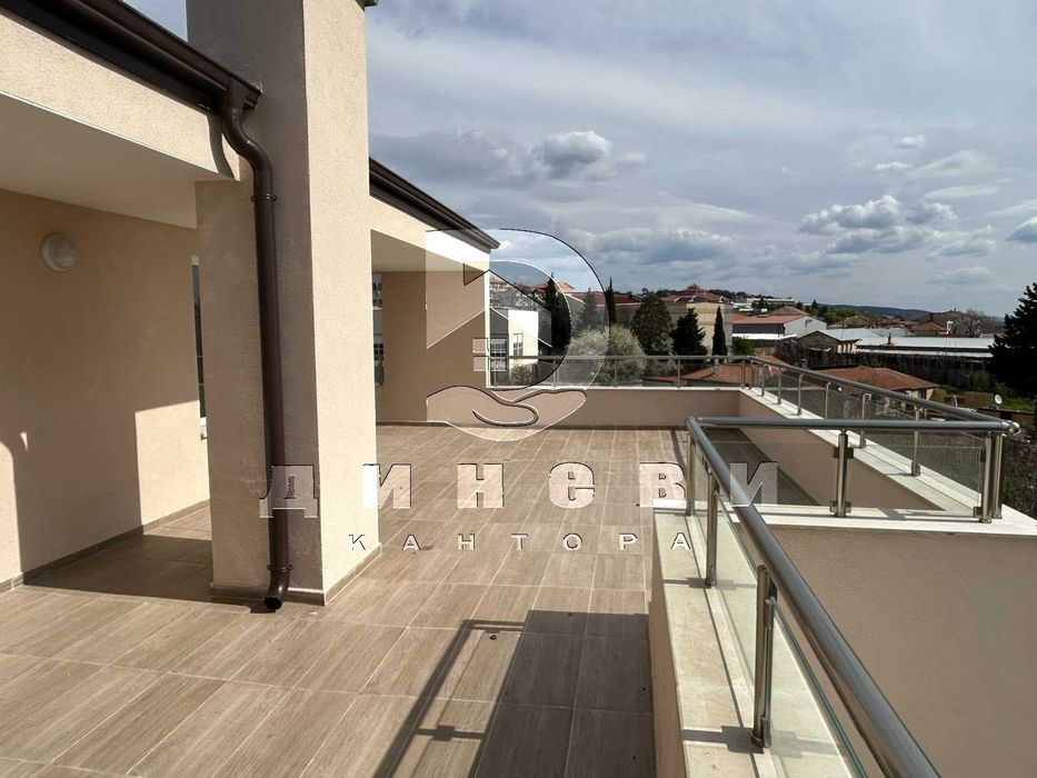 Тристаен апартамент над Медицински факултет