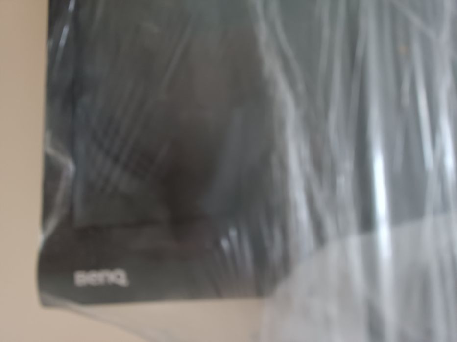 Монитор BENQ в рабочем состоянии