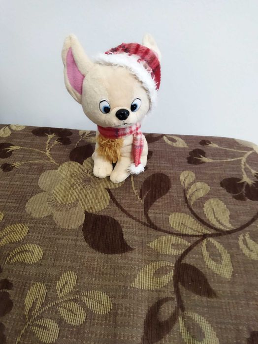 Плюшено кученце с коледна шапка