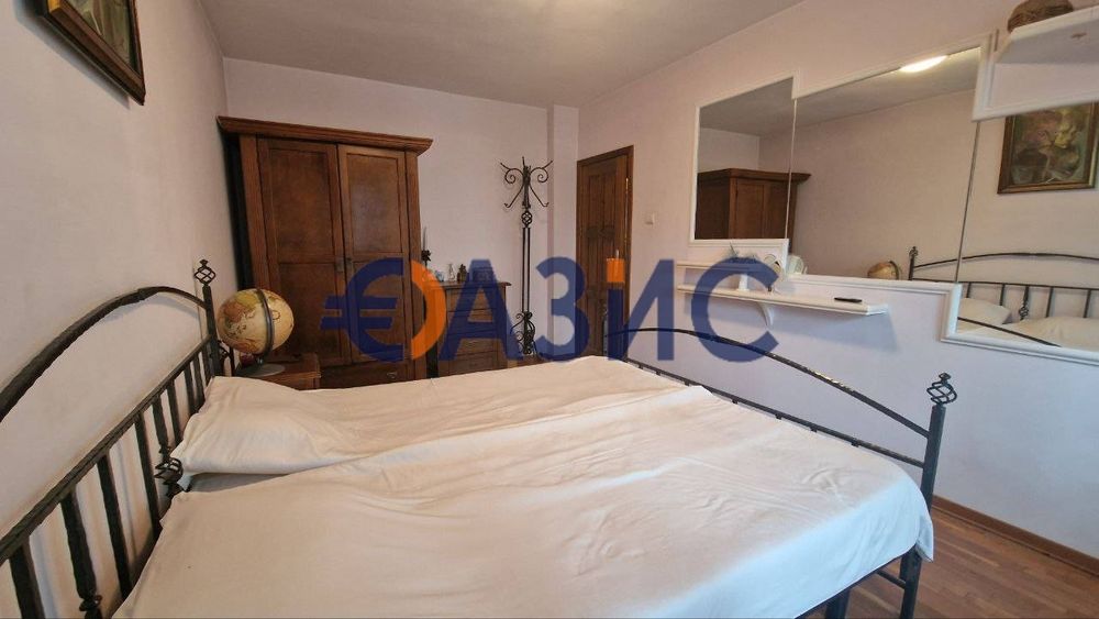 Тристаен апартамент с камина, Несебър, България, 120 кв. м. + гараж