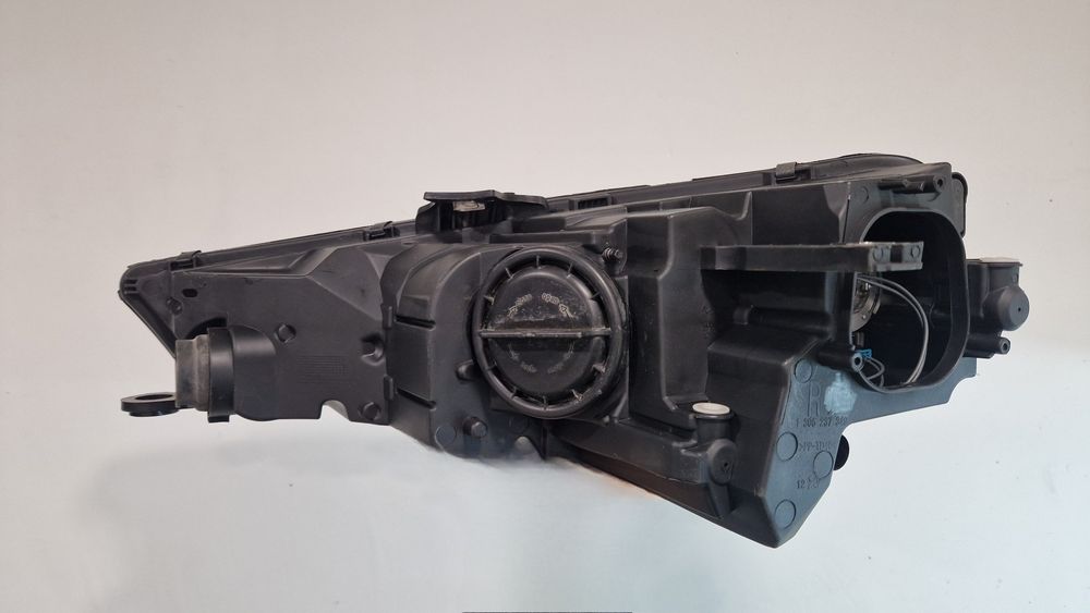 Audi A4 B9 десен фар ксенон биксенон