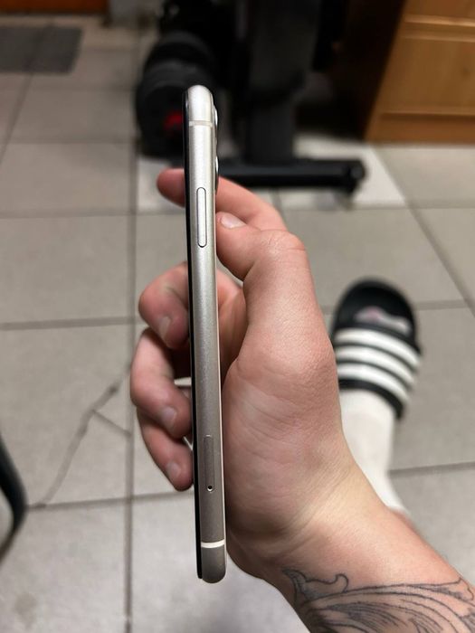 Айфон 11 продам