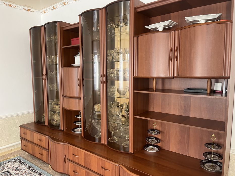 Продам красивый деревянный гарнитур