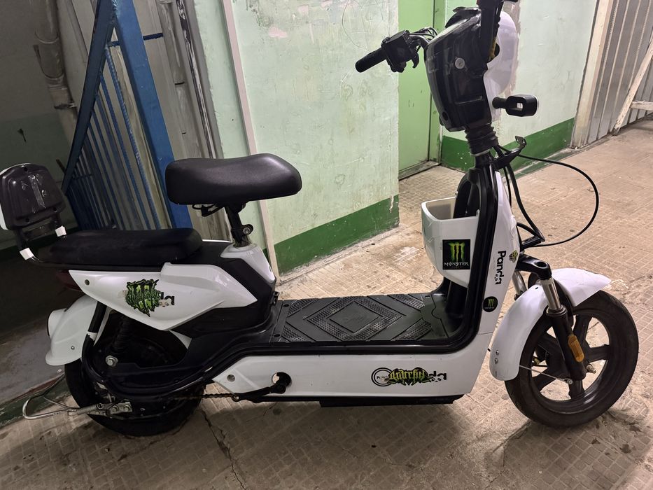 Скутер Sk8 белый б/у