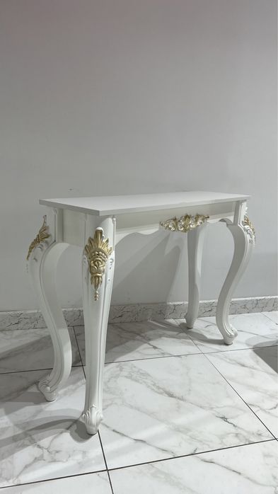 Столик декоративный