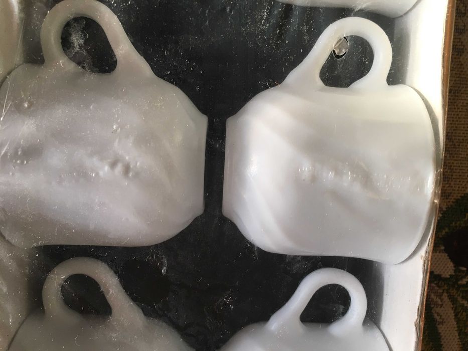 СЕРВИЗ ЗА КАФЕ от бяло темперирано стъкло - 6 чашки с чинийки