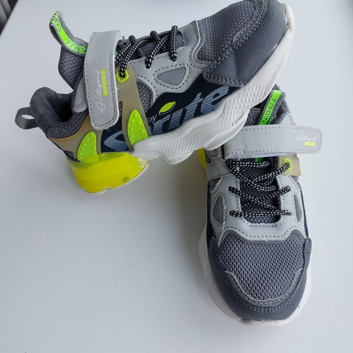 Продам кросы размер 34