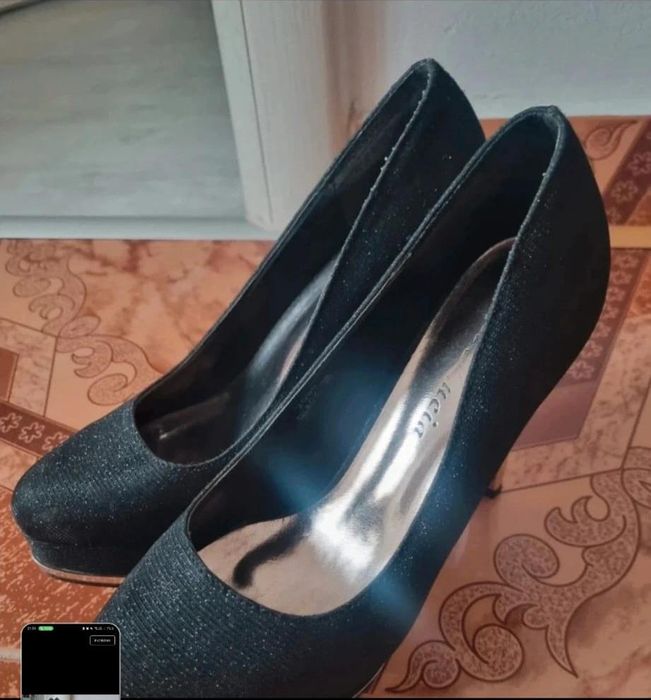 Pantofi cu toc negrii