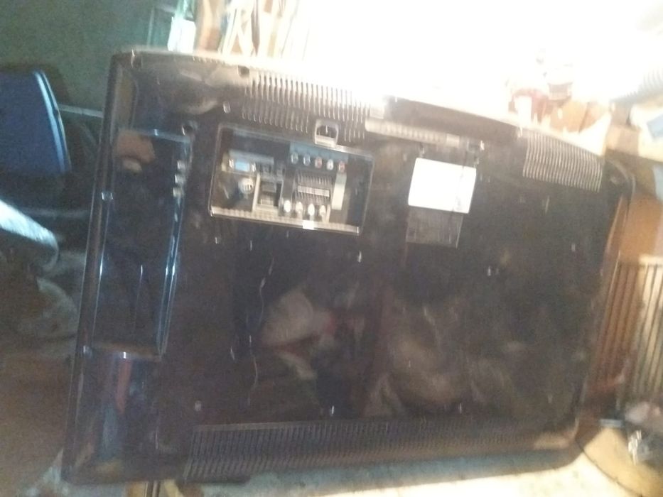 Продам жк телевизор 102 диагональ, не включается