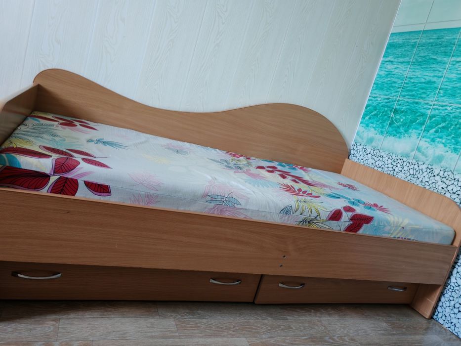 Продам кровать полуторка