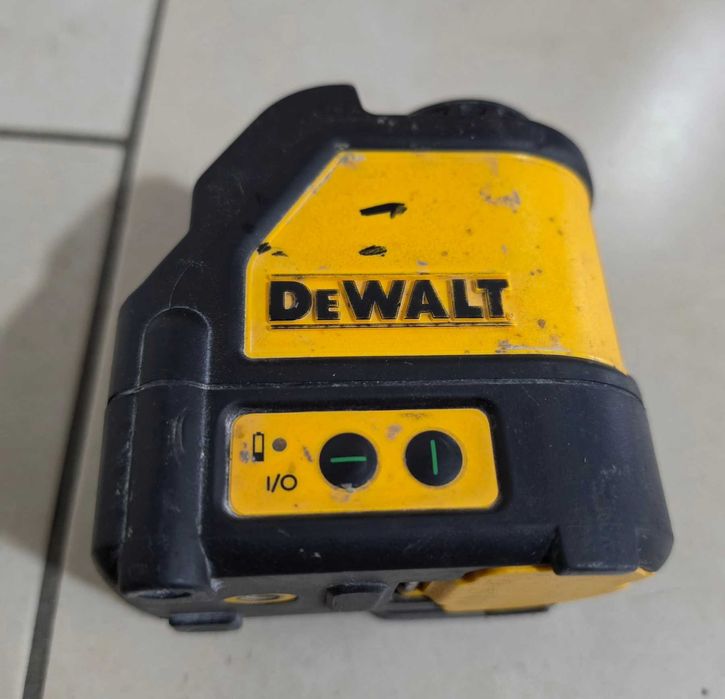 Зелен линеен лазерен нивелир DeWALT DW088CG