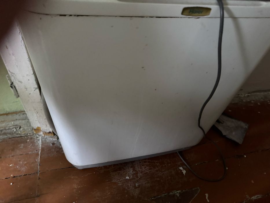 Продам стиралку полу автомат Haier