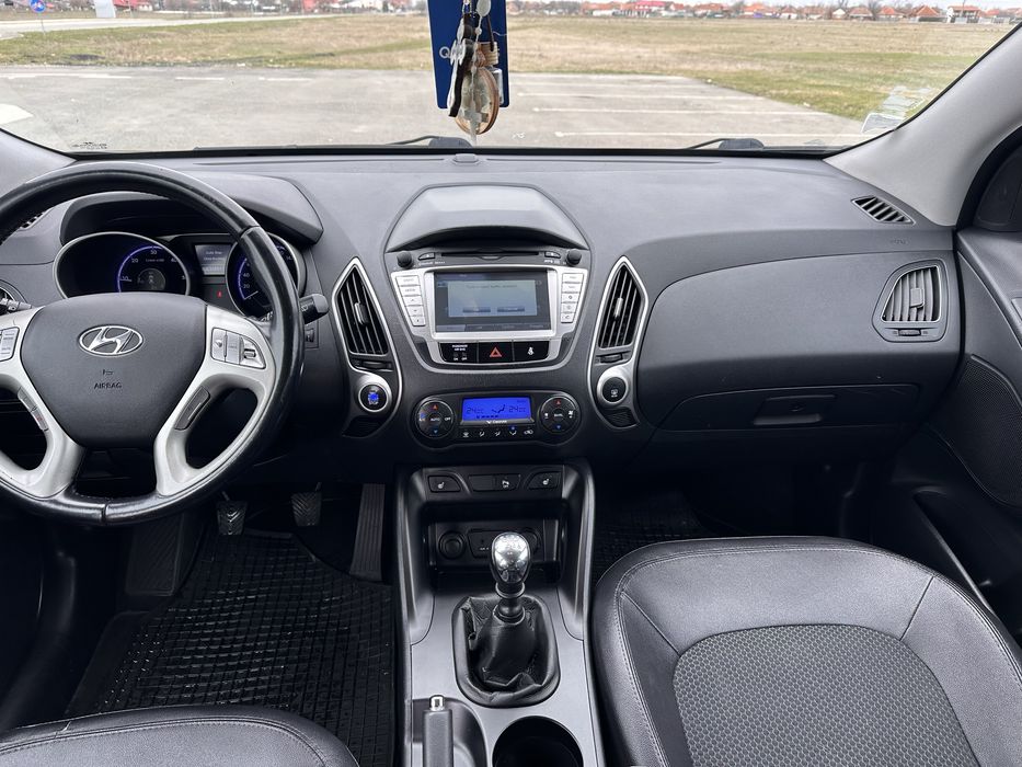 Vând Hyundai ix35