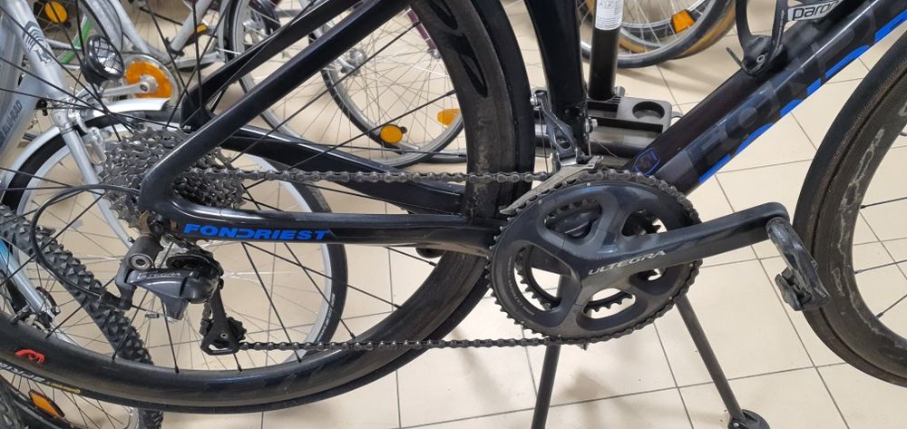Cursiera Full carbon ,shimano ultegra Zipp