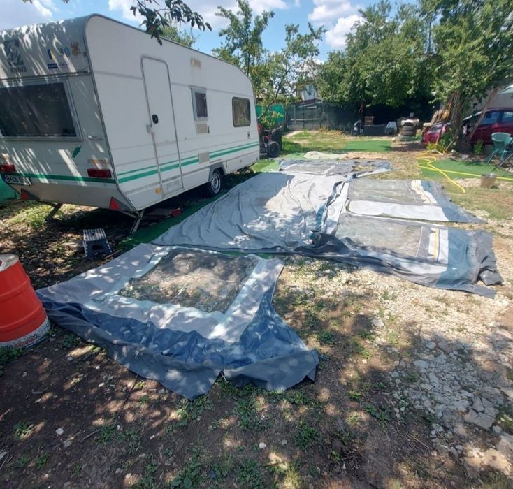 Cort brand  din trei piese