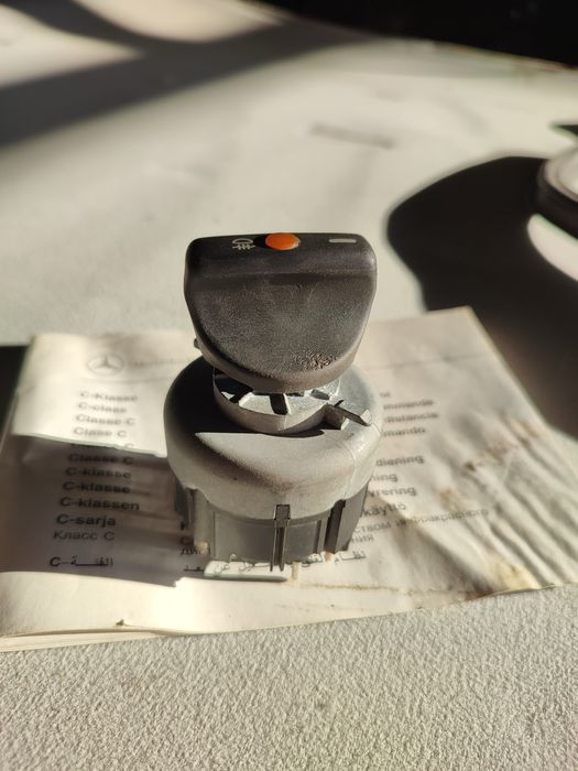 Оригиналтные включатели фар W124