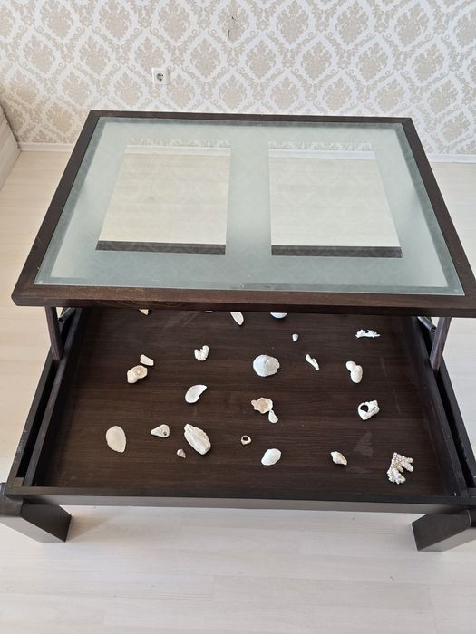 Холна маса от масив и стъкло