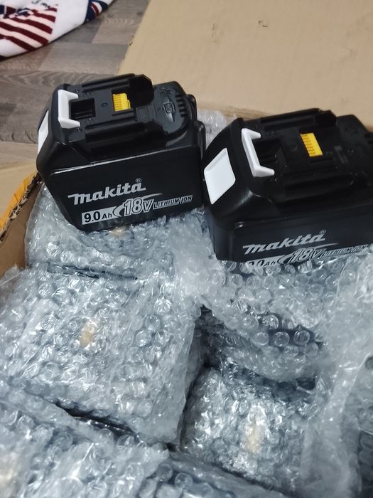 2 buc baterii Makita de 9 a noi