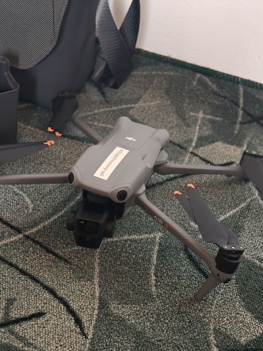 DJI Air 3, DJI RC-N2 Fly More Combo