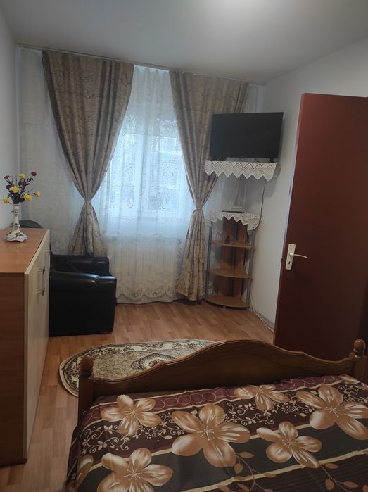 Închiriez apartament