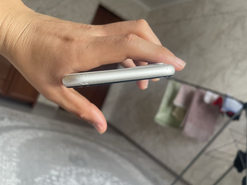 Продам айфон 11 (iPhone)