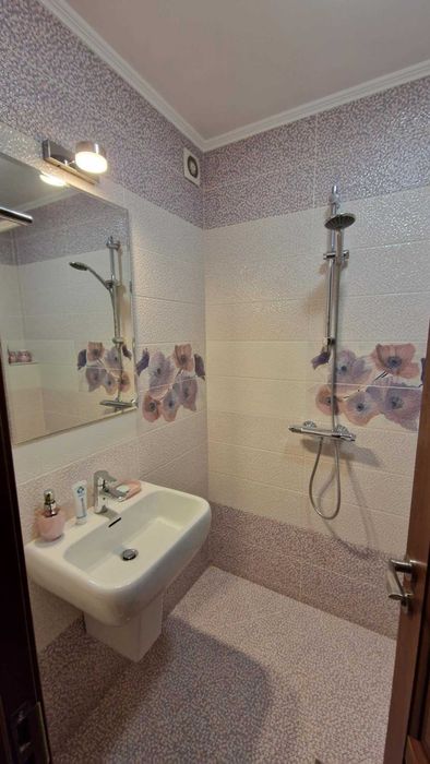 154м2, Ид.център, нов, три спални, ТЕЦ, асансьор